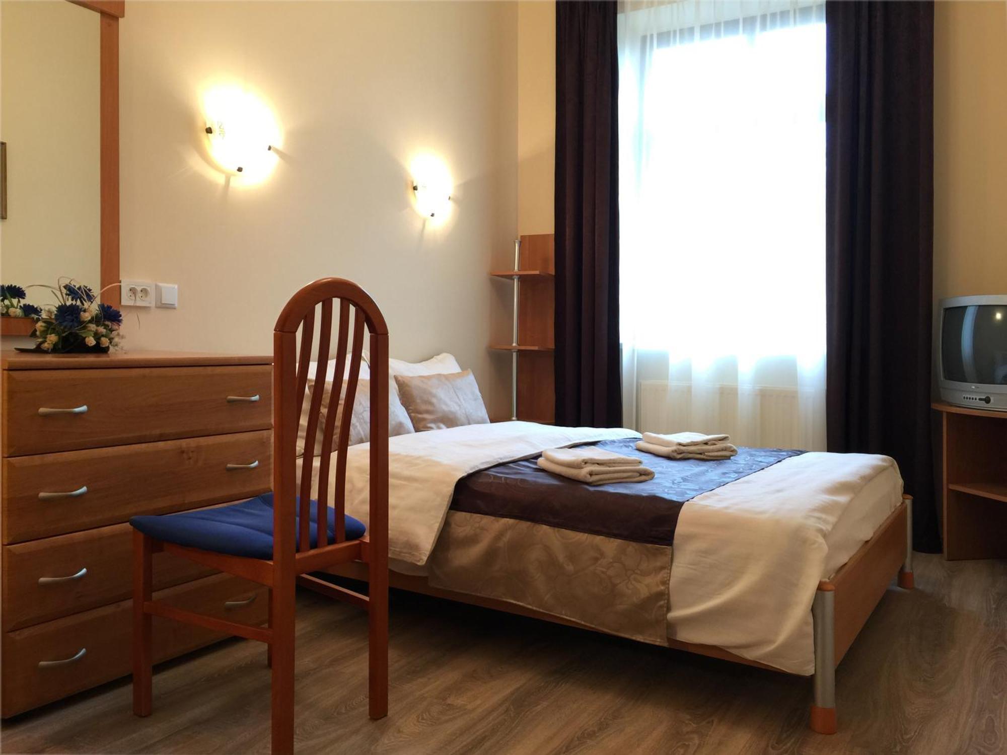 Eney Budget Three-Room Apartment Lviv Exterior photo